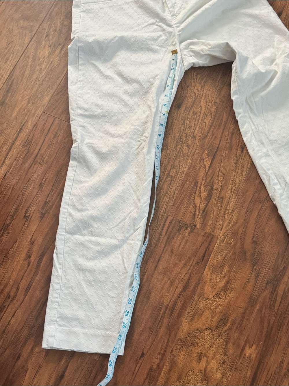Lilly Pulitzer White Cropped Ankle Pants with Subtle Texture - Picture 3 of 9